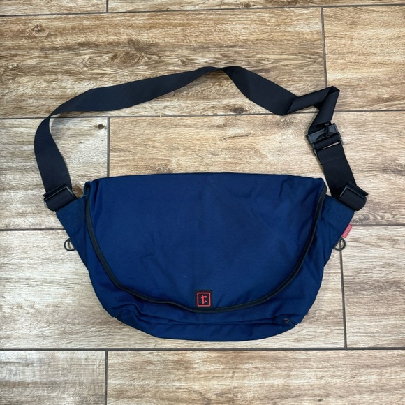 Rickshaw Medium Zero Messenger Bag Blue Crossbody Shoulder Laptop Bag - Picture 1 of 14